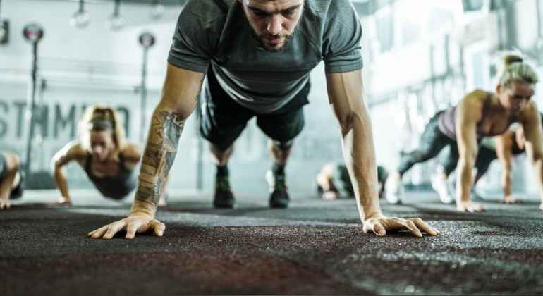 Mantenimiento del suelo de goma del gimnasio