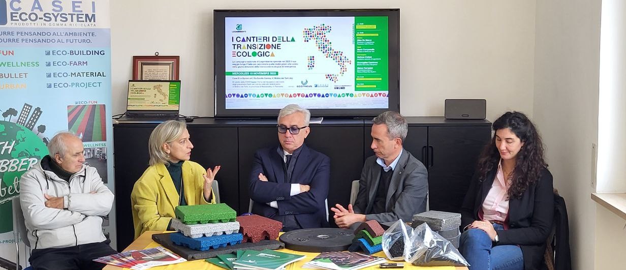 Legambiente lleva los «Cantieri della Transizione Ecologica» a la planta de Casei Eco-System 8 Rueda de prensa de los «Cantieri della Transizione Ecologica» en la planta de Casei Eco-System