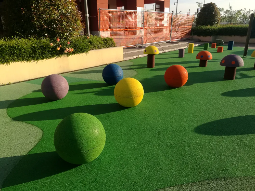 ECO-BALL 5 Spielbereich mit mehreren bunten ECO-BALL-Bällen