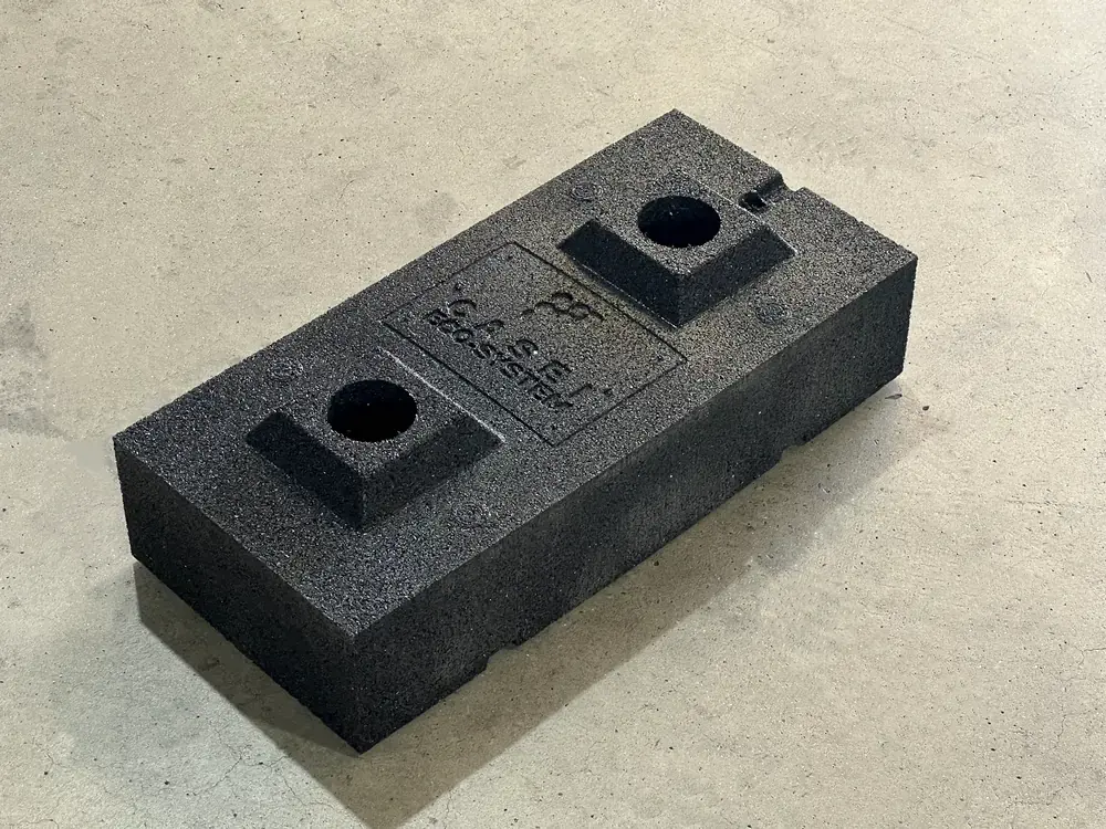 Lastre ECO-BALLAST negro de caucho reciclado, visto en perspectiva