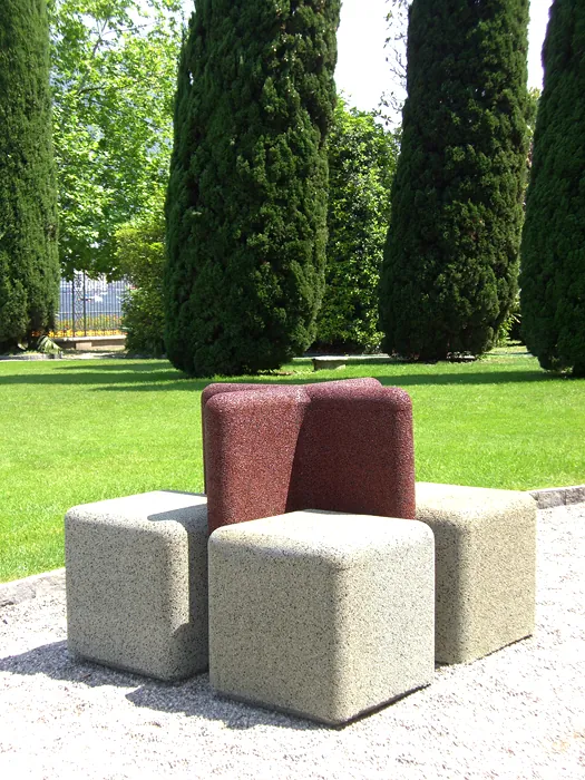 ECO-URBAN 10 Detalle del banco ECO-BENCHES con asientos y respaldo central
