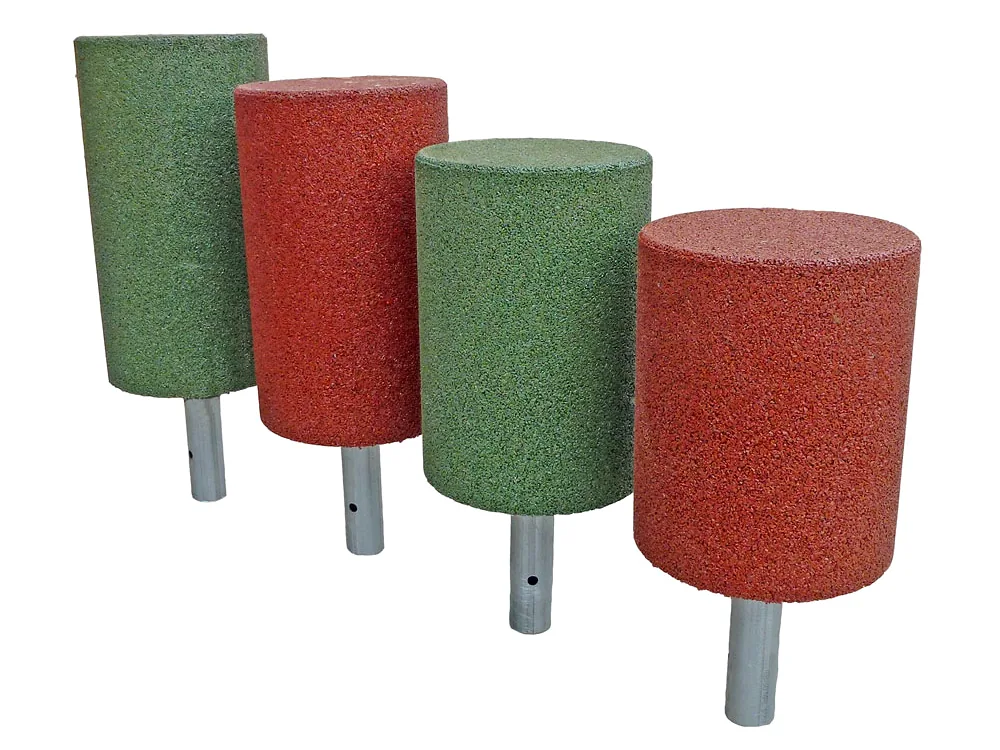 ECO-DRUM 3 ECO-DRUM cilíndricos de goma SBR en colores rojo y verde con poste de sujeción de acero galvanizado