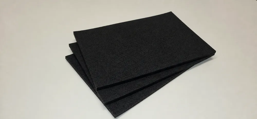 ECO-FON MAT 4 Tappetini ECO-FON MAT in gomma riciclata nera sovrapposti