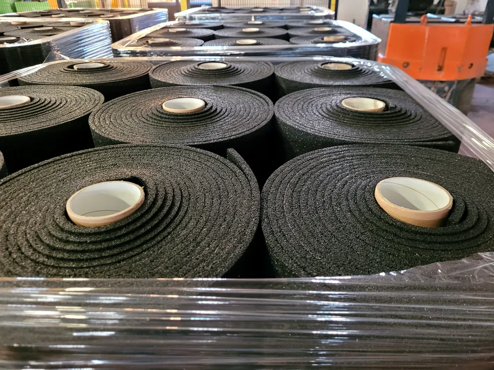 ECO-FON ROLL 4 Rotoli ECO-FON ROLL in gomma riciclata pronti per l’imballaggio