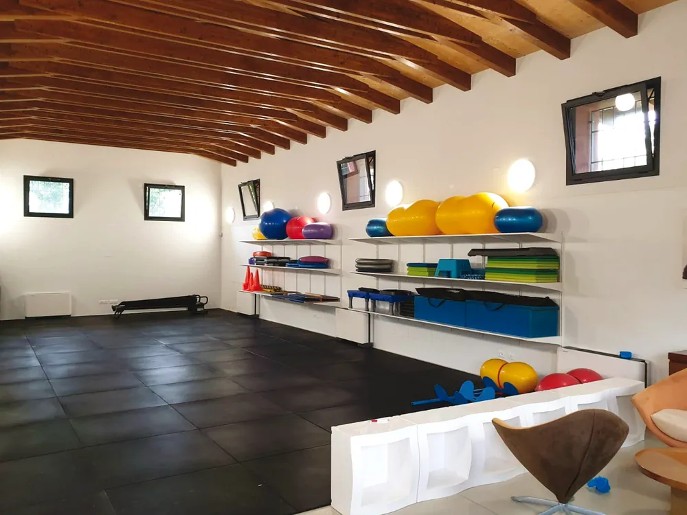 ECO-GYM TOP 8 Der ECO-GYM TOP-Bodenbelag wurde in einem voll ausgestatteten Fitnessraum verlegt