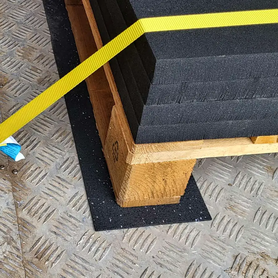 Bancale assicurato tramite utilizzo di strisce antiscivolo